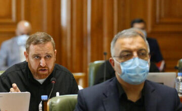 انتقاد تند از نصب گسترده تصاویر زاکانی در شهر و نماز جمعه/ عضو شورا: بودجه شهر صرف حکمرانی نمایشی میشود