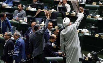 حمله تند روزنامه اصولگرا به مجلس: در جلسه سه شنبه با هر فریاد نمایندگان، دلار بالاتر رفت/ آن جلسه فقط هوچی گری بود