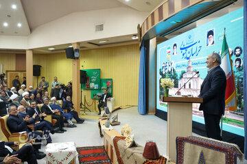 کنایه تند پزشکیان به کلنگ‌زنی‌های بی‌مورد در دولت‌های گذشته: «تو که پول نداشتی، کی گفته کلنگ بزنی؟»