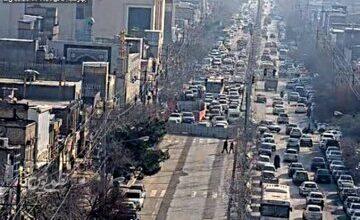 فرونشست زمین یک مسیر پر تردد را مسدود کرد