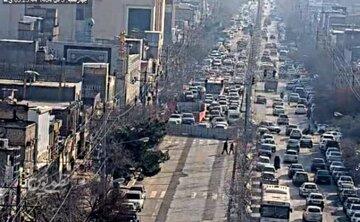 فرونشست زمین یک مسیر پر تردد را مسدود کرد