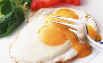 مصرف زرده خام یا نیمپز تخممرغ برای گلو درد مفید است؟