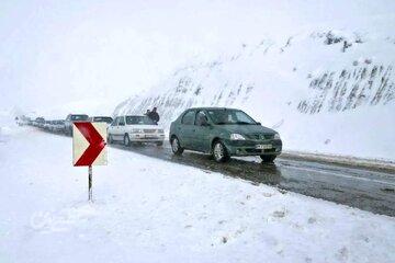 بارش برف و باران در جادههای ۸ استان/ این محورها مسدود هستند