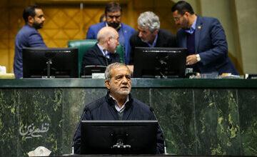 نماینده میبد: بیش از ۱۰۰ نماینده پای سوال از رئیس‌جمهور ایستاده‌اند؛ از ارز تا بازار/ نقوی حسینی: مجلس باید به معیشت مردم بپردازد اما فرار به جلو نکند