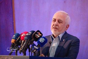 ظریف: زنان، جوانان و اینترنت تهدید نیستند؛ تهدید را خودمان میسازیم/ اگر جرأت کنیم از گذشته آزاد شویم، میشود آینده متفاوتی با نگاهی تازه به جهان ساخت