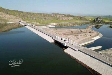 یک سد سرریز کرد