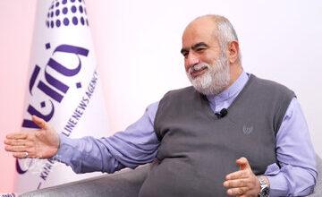 حسامالدین آشنا:کسانی به دلیلِ خاطرات تلخی که از خانواده یا نزدیکان داشتند، از کل نظام انتقام گرفتند/ پاسخ پرخاش پدر پشتکردن به پرچم نیست