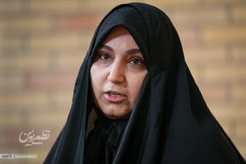 چرا دختر ارشد سردار سلیمانی او را پدر صدا نمیکند؟/ نرجس سلیمانی: عکسهای محدودی را میشود پیدا کرد که ایشان پشت میز بوده باشد