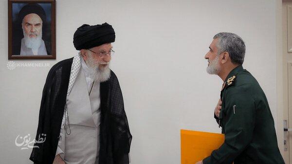 شهید حاجی‌زاده با رهبر شهید آیت الله خامنه ای