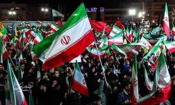 انتقاد تند نشریه سپاه از شعارهای سیاسی در تجمعات شبانه؛ بدعت شوم در بعثت مردم/ میدان مردم، سرمایه همه است؛ نه حیاط خلوت احزاب و نه ملک مشاع جناحها