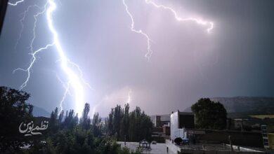رعد و برق در آسمان