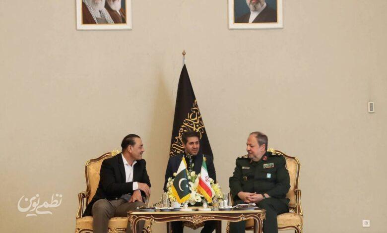 سرپرست وزارت دفاع و پشتیبانی نیروهای مسلح در دیدار با فرمانده ارتش پاکستان
