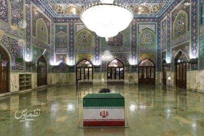 پیکر رهبر شهید در حرم رضوی