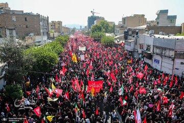 عکسی پربازدید از حاشیه مراسم تشییع پیکر رهبر شهید و خانواده ایشان