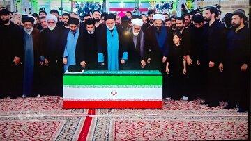 برنامه‌ی وداع خانواده مکرم رهبر شهید انقلاب با پیکر مطهر ایشان در حال برگزاری است/ تدفین پیکر مطهر هنوز  انجام نشده است