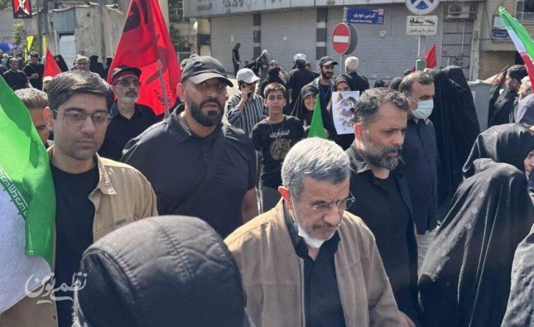 محمود احمدینژاد در مراسم تشییع رهبری