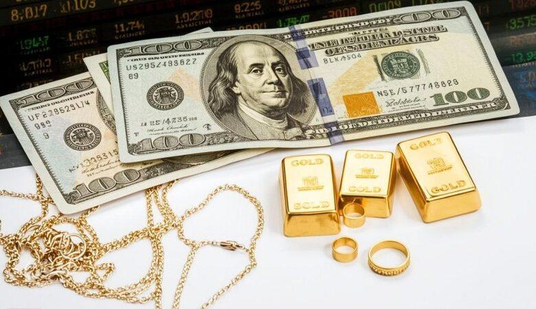 پیش بینی مهم قیمت طلا و دلار فردا ۲۴ مرداد/ ریسک سیاسی میتواند دلار را به این عدد برساند