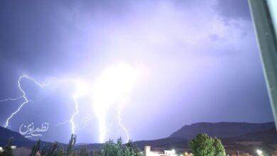 رعد و برق در آسمان