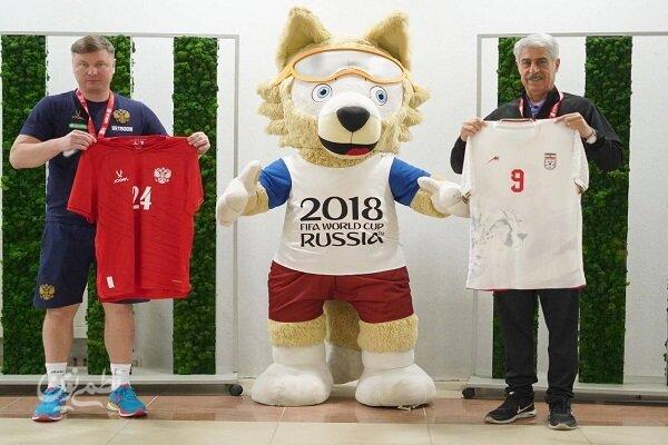 پیراهن سفید بر تن تیم ملی فوتبال ایران مقابل روسیه