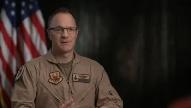 خدمه جنگنده F-15 آمریکایی