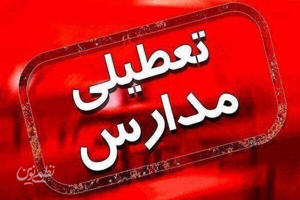 طوفان شدید مدارس ۳ شهرستان سیستان را تعطیل کرد