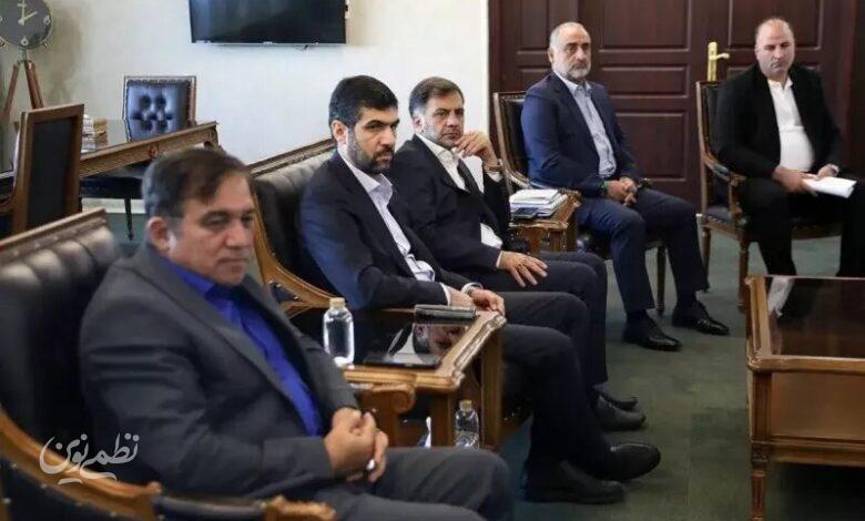 تاج تاجر نیا